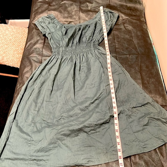 🔥Massimo Green Smocked Off-the-Shoulder Midi Sundress🔥 - Picture 4 of 7